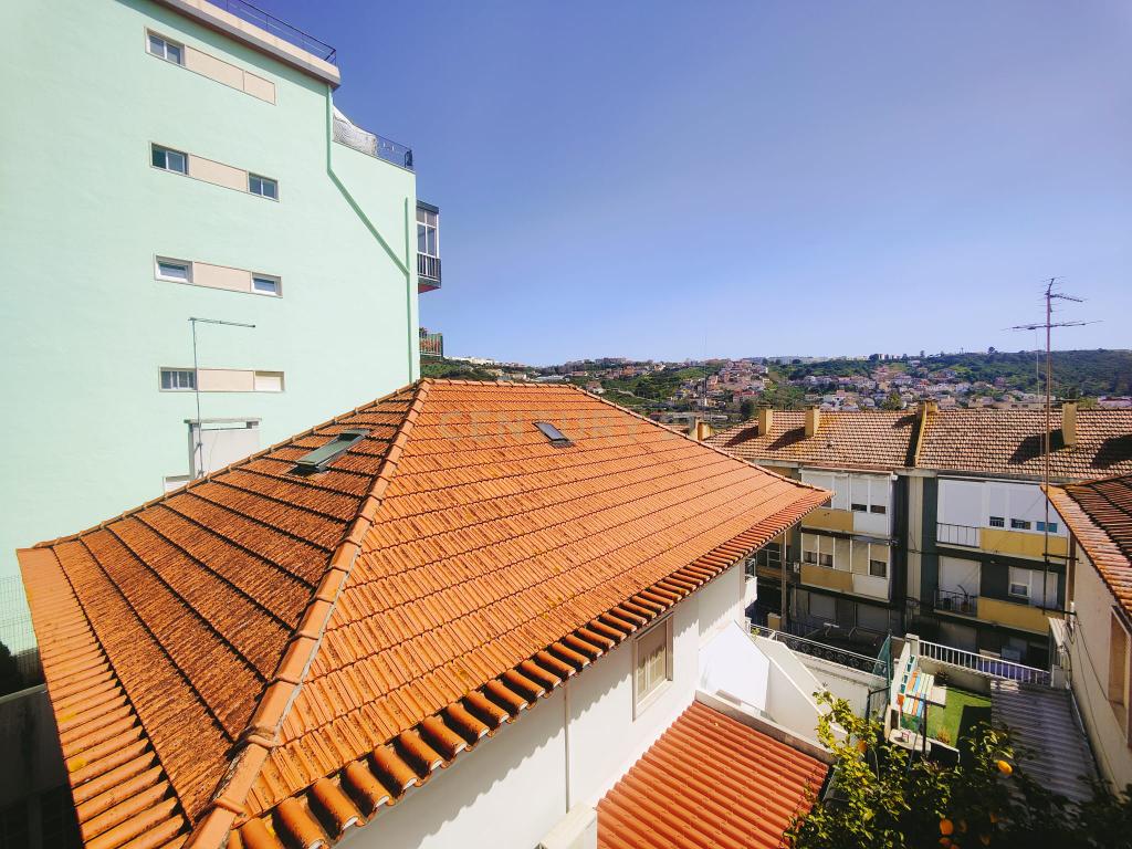 Prédio Bi-Familiar T2 e 2 Anexos Tipologia T1 Em Zona Residencial Tranquila Na Póvoa de Santo Adrião  - Image 81