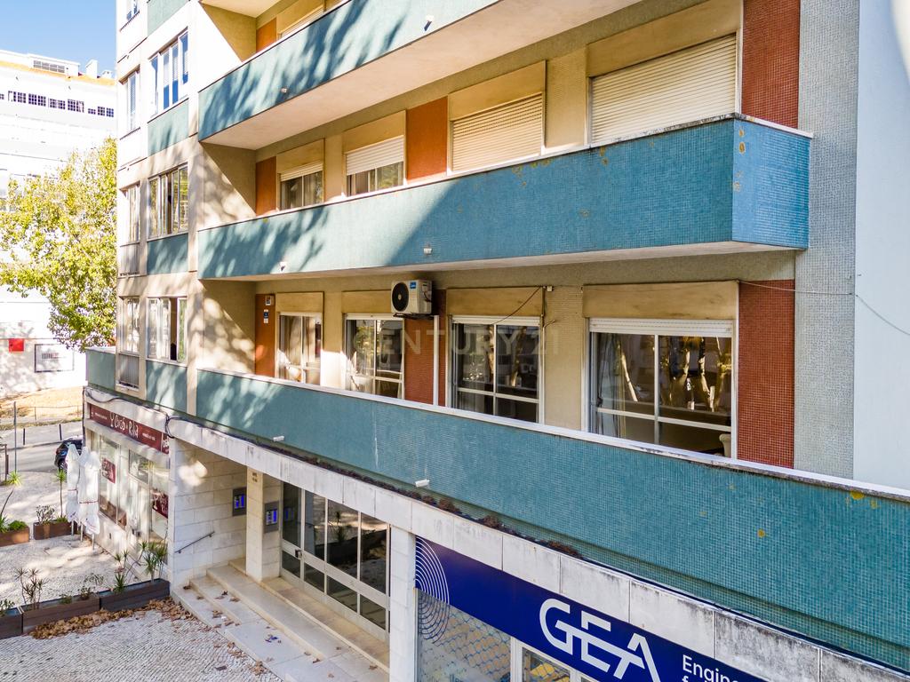 Espetacular Apartamento T5 com Terraço e Garagem, em São Domingos de Benfica, Lisboa - Image 43