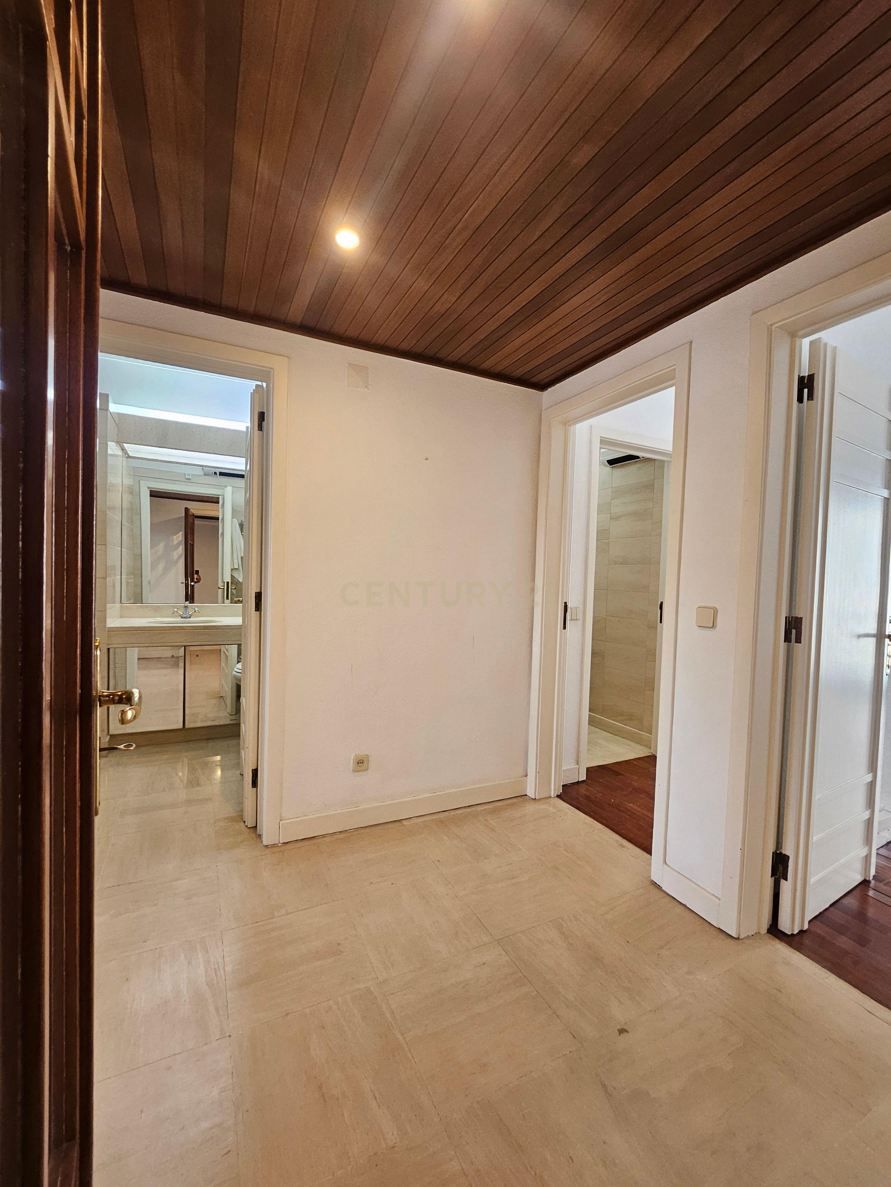 Apartamento T3 com terraço e garagem Condomínio Santa Catarina, Centro Histórico de Évora - Image 13