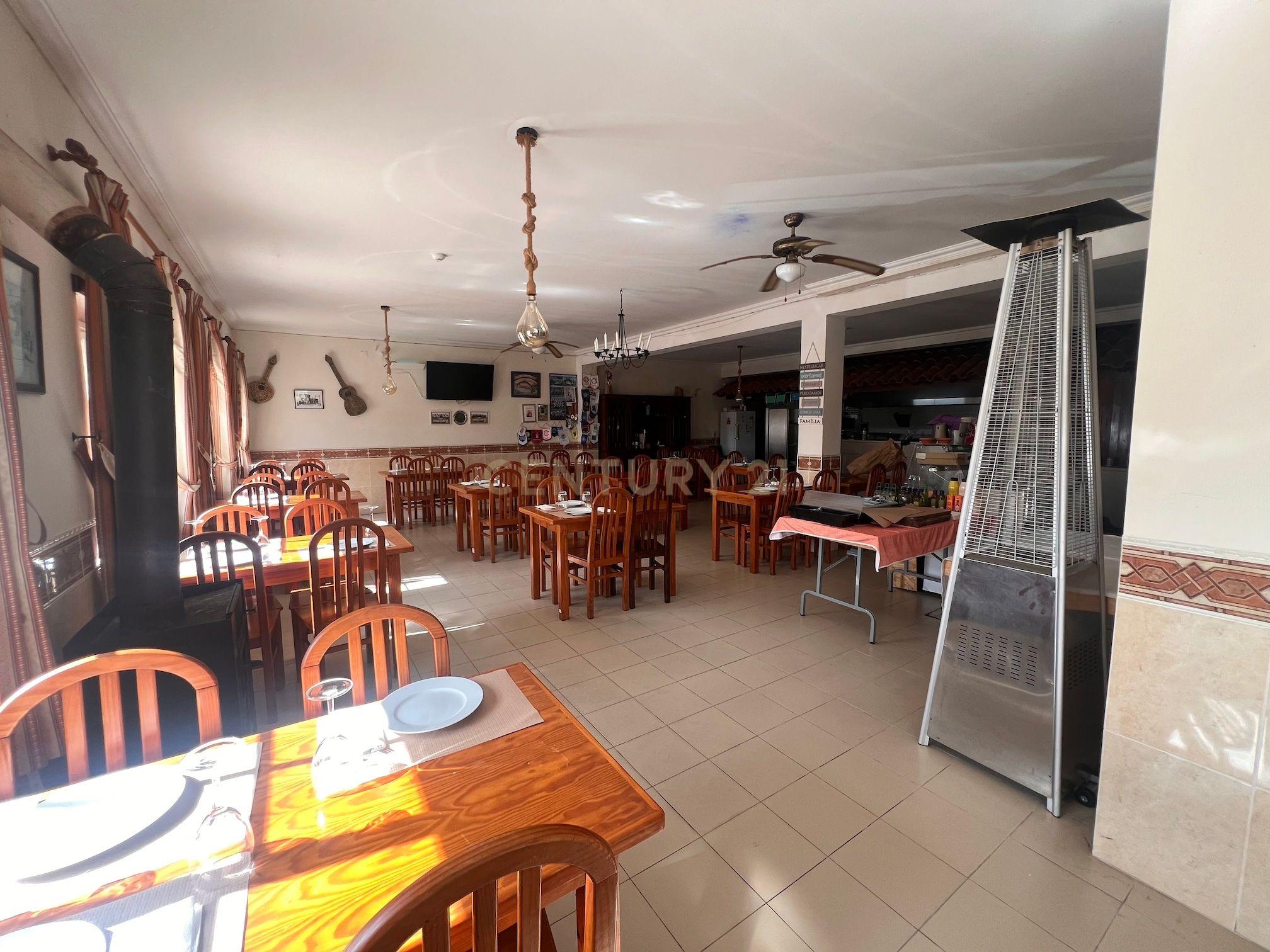Fotografia 5 de Prédio no Nadadouro com 3 apartamentos + restaurante + potencial para mais 3 apartamentos