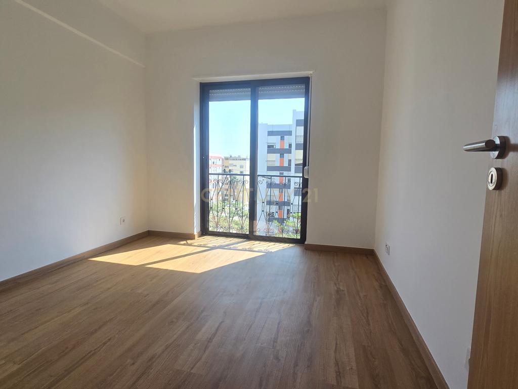 Apartamento T3 Totalmente Remodelado para Arrendamento | Bairro do Liceu | Setúbal - Image 24