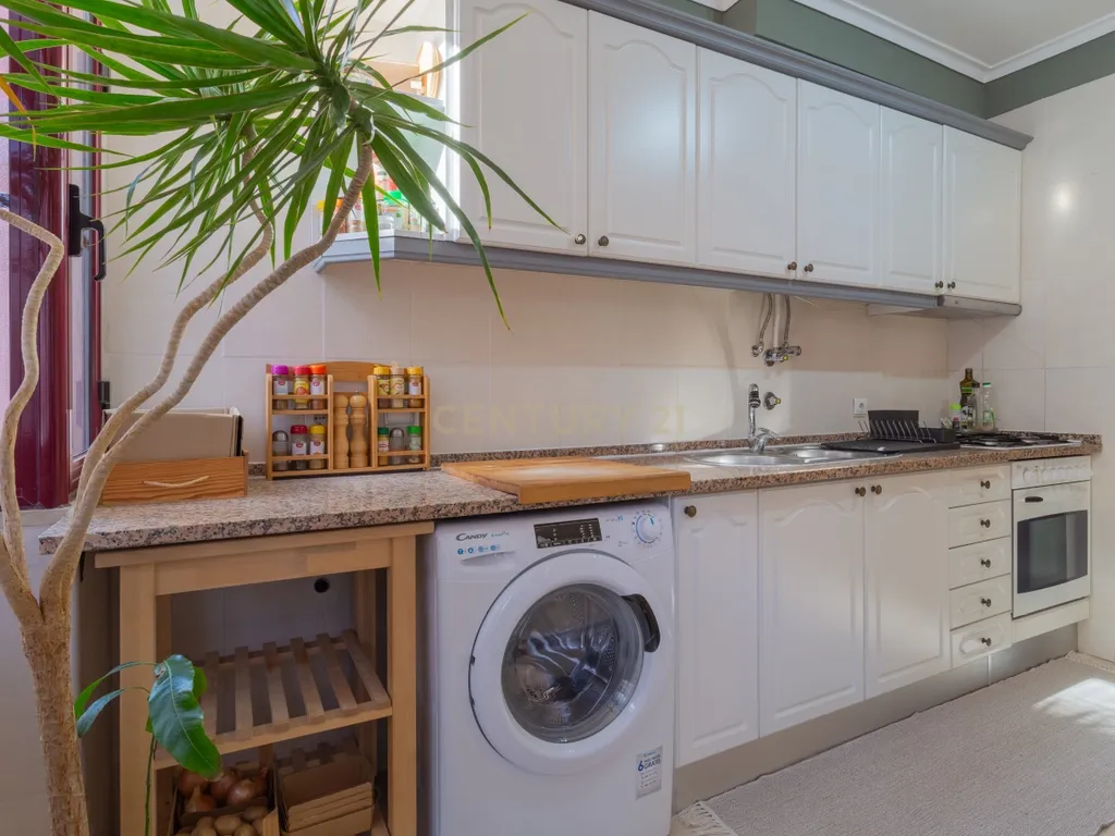 Apartamento T2, sito na localidade de Cova da Piedade, concelho de Almada. - Image 15