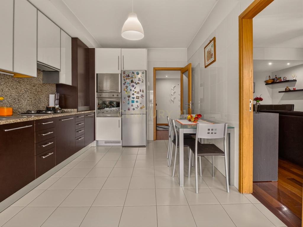Excelente Apartamento T3 com Garagem em Real, Braga - Image 13