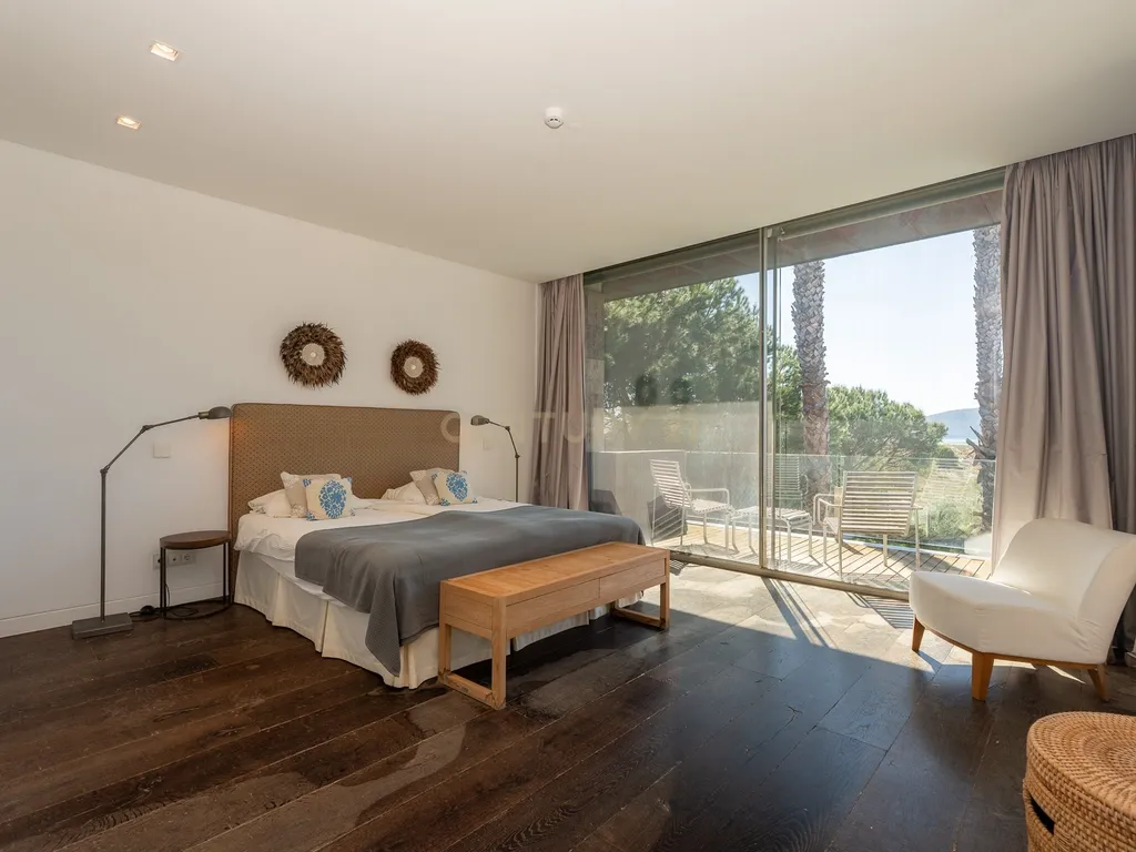 Moradia Exclusiva em Primeira Linha de Mar com Piscina Infinita / Tróia-Carvalhal - Image 37