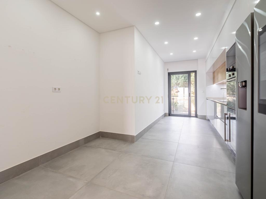 T3 com vista rio, box para 4 carros | Póvoa de Santa Iria - Image 11
