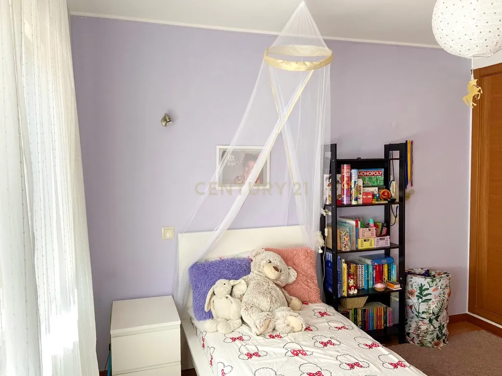 Apartamento T2 com Garagem em Localização Privilegiada - Image 4