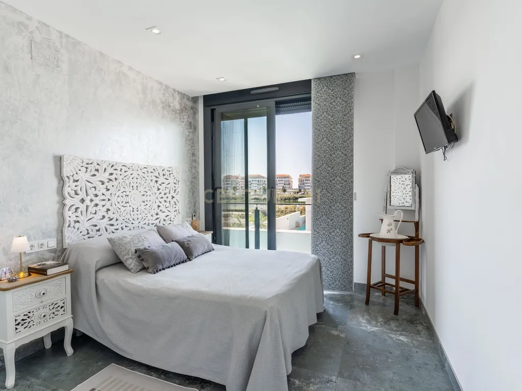 Luxuosa Moradia T4 com Vista Mar e Piscina em Almería - Image 46
