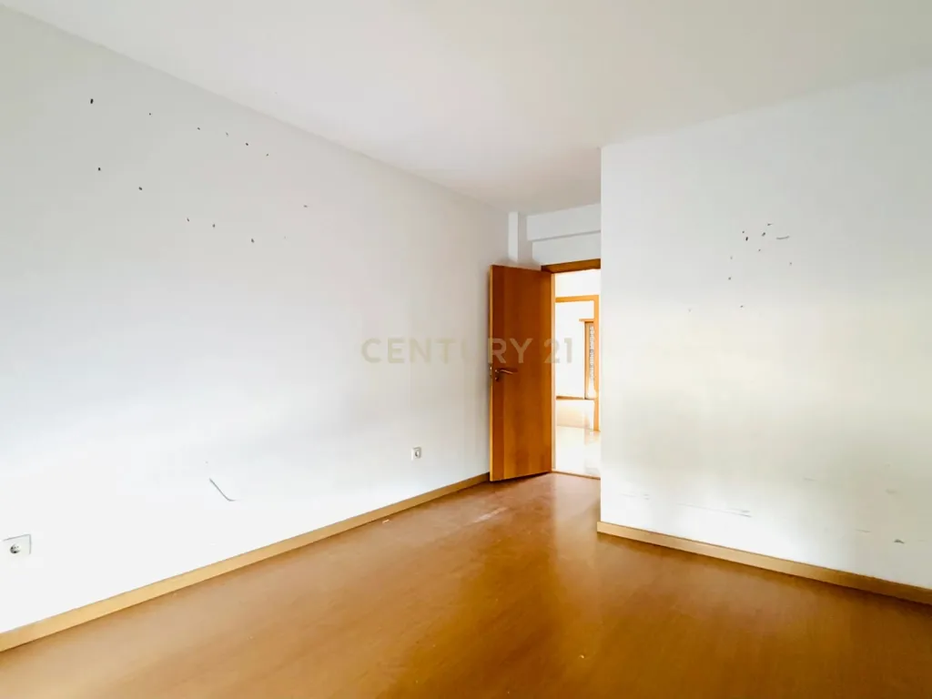 Magnífico Apartamento T4 com Duas Varandas e Arrecadação na Cascalheira, Pinhal Novo - Image 18