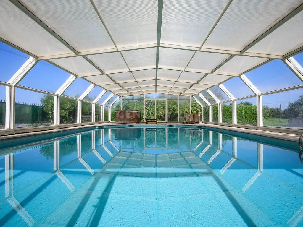 Moradia de sonho com Piscina, 7 Divisões e com Terreno 8461 m2 – Excelente Localização, a 40 minutos de Lisboa ! - Image 3