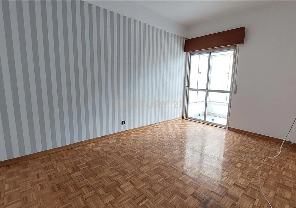 Apartamento T2 Rio de Mouro - Image 7