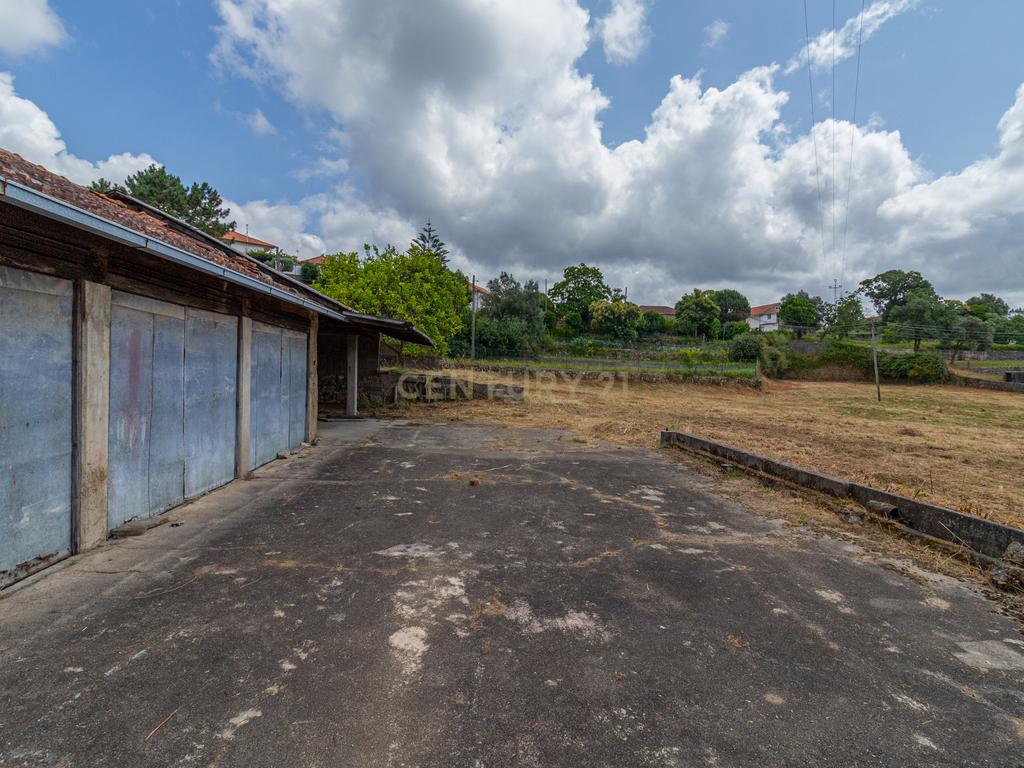 Casa para Recuperação em Braga com Terreno de 5000m² - Image 17