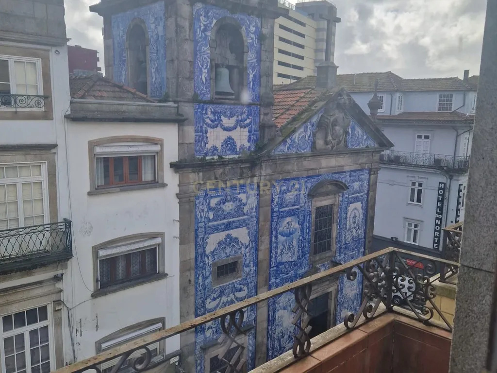 Espaçosa Propriedade para Recuperação no Coração do Porto - Image 10