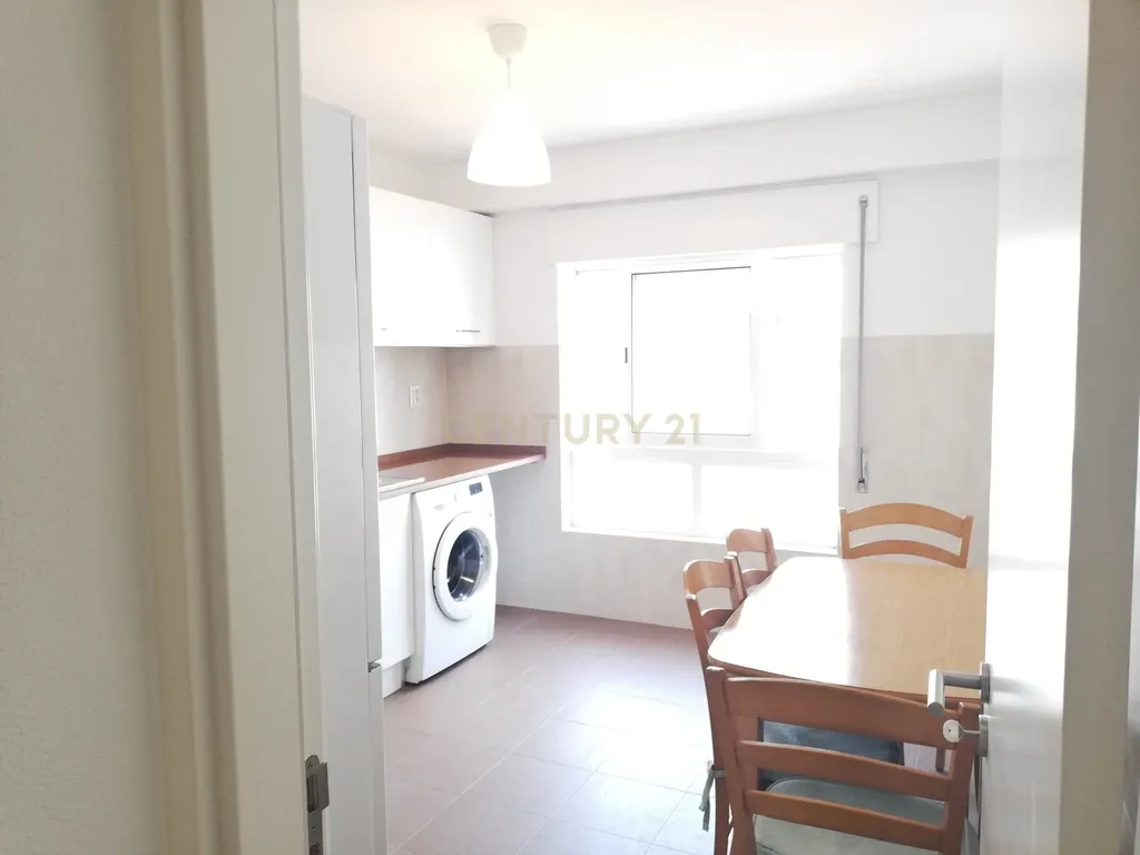 Apartamento T2 em Paço de Arcos para arrendar - Reservado - Image 3