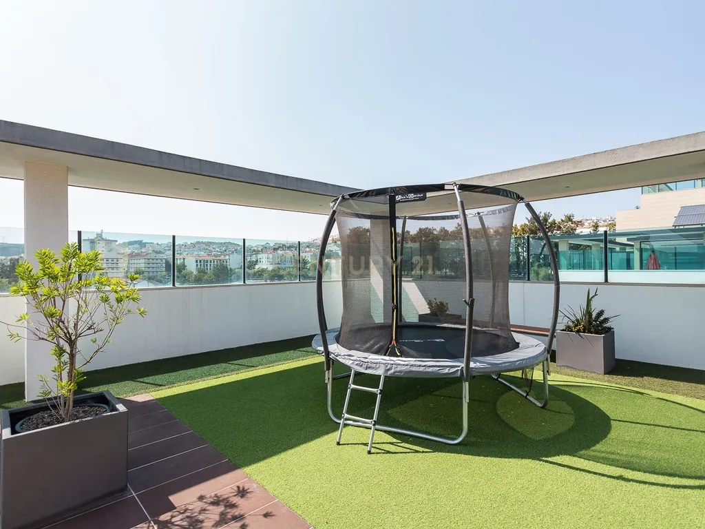 Apartamento T2 num condomínio com Vista Panorâmica em Odivelas, Famões - Image 43