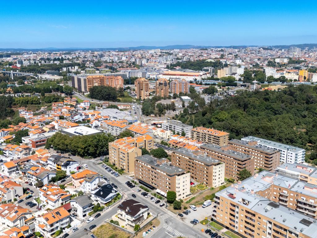 T4 com terraço de 120m² e vistas de mar e rio | Canidelo - Image 39