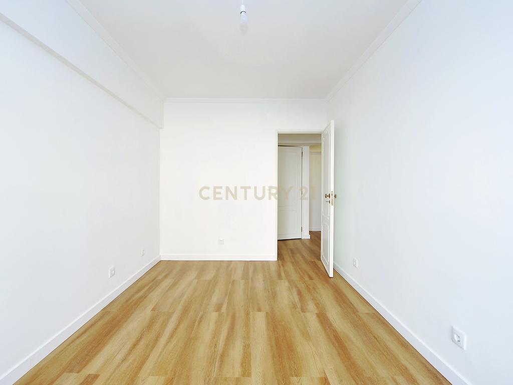 Apartamento Moderno Lisboa - 2 Quartos e Vista Cidade - Image 8