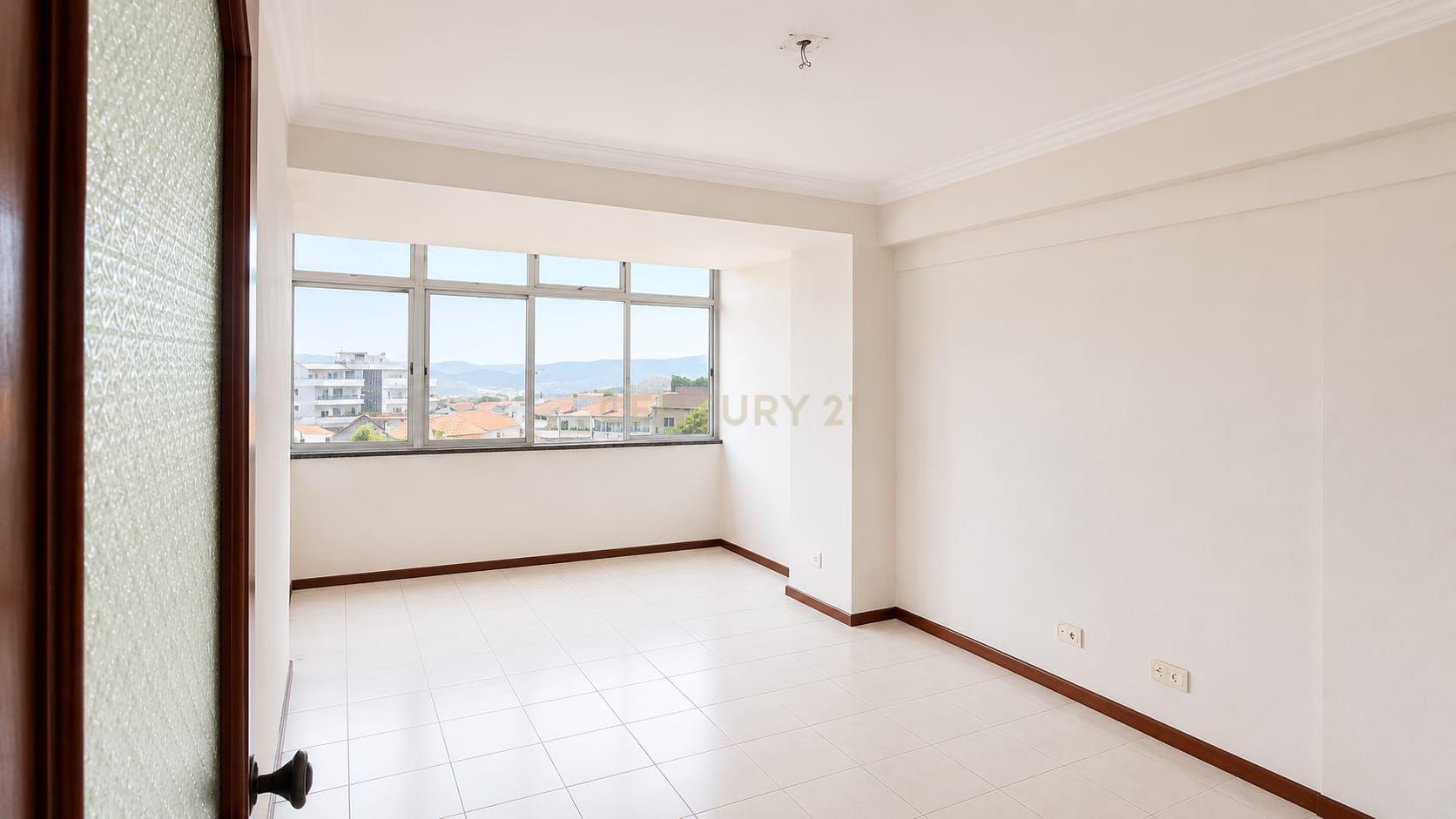 T2 Metro da câmara de Gaia, varandas e Lugar de Garagem - Widok 6