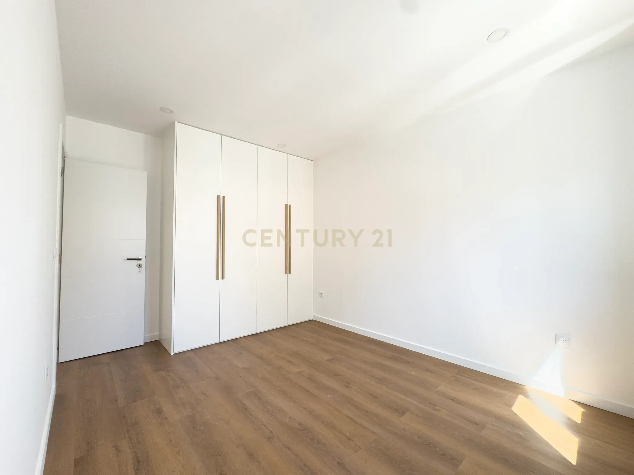 Fotografia 6 de Apartamento Duplex T5 Novo com Terraço na Cova da Piedade