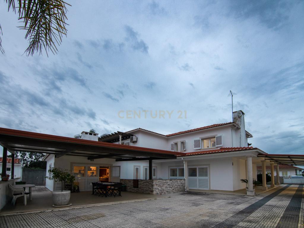 Moradia com Piscina em Vendas Novas - Image 8