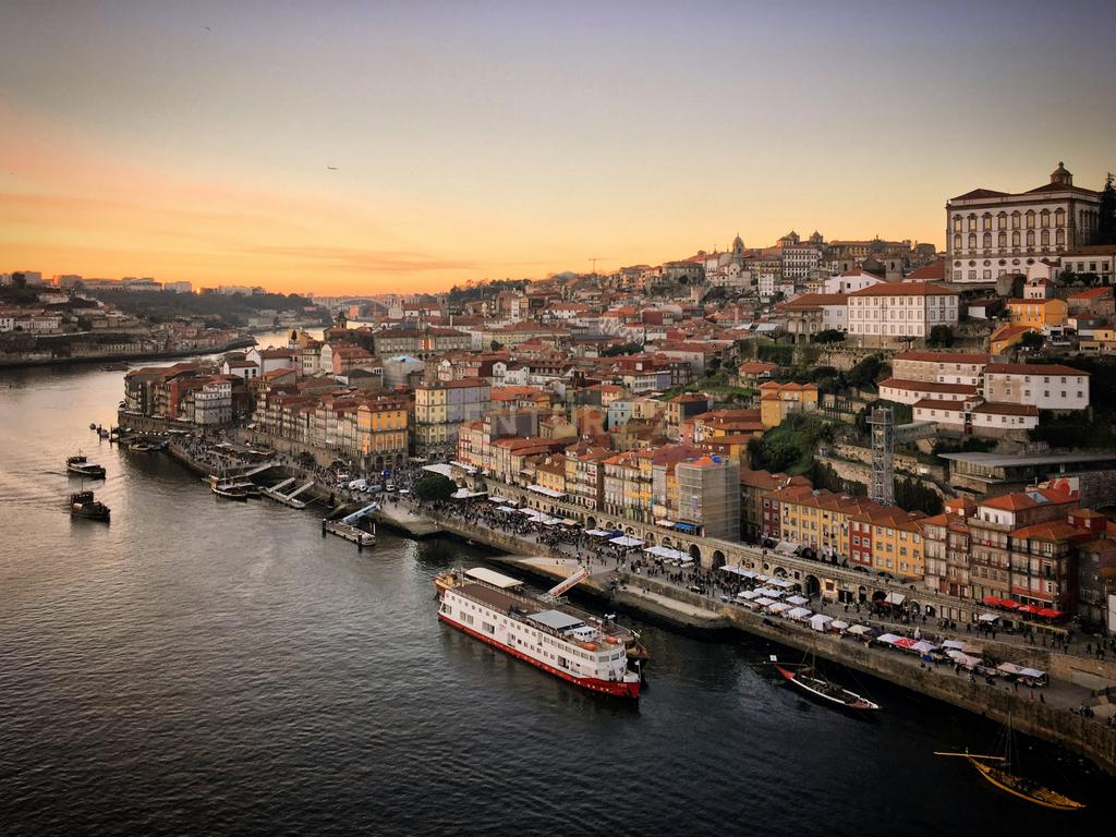 Hotel em Funcionamento no Centro do Porto | 21 Quartos e Potencial de Expansão - Image 3
