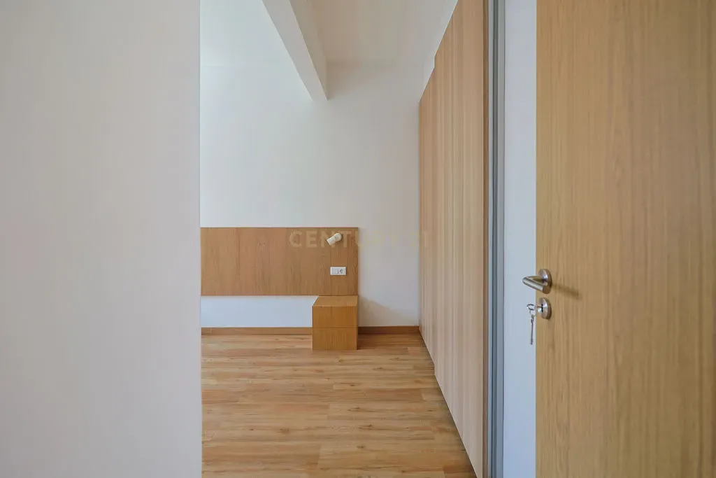 Fotografia 7 de Apartamento Renovado em Almada com Luz Natural e Acesso Fácil
