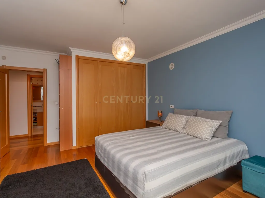 Apartamento T4 Alto de Algés, Terraço, Vista Rio, 6 Lugares de Garagem - Image 12