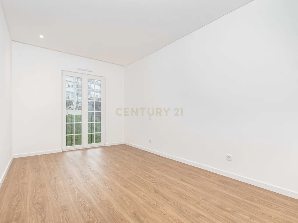 Apartamento T2 Urbanização Neudel na Amadora, a estrear - Image 17