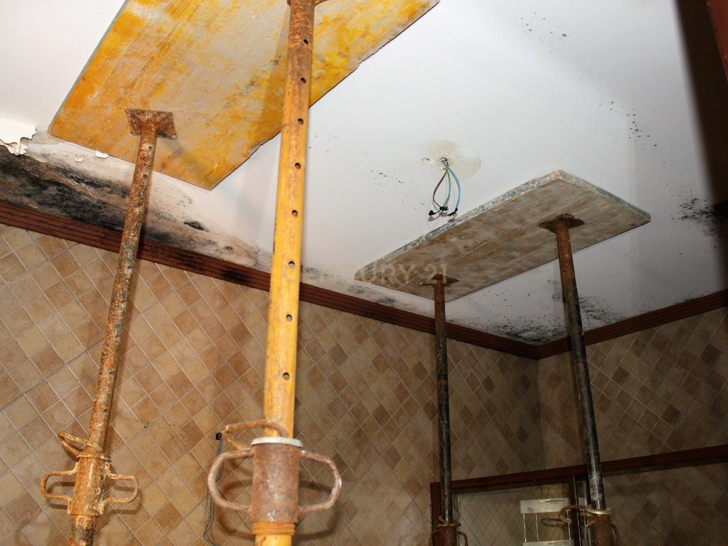  - Image 9