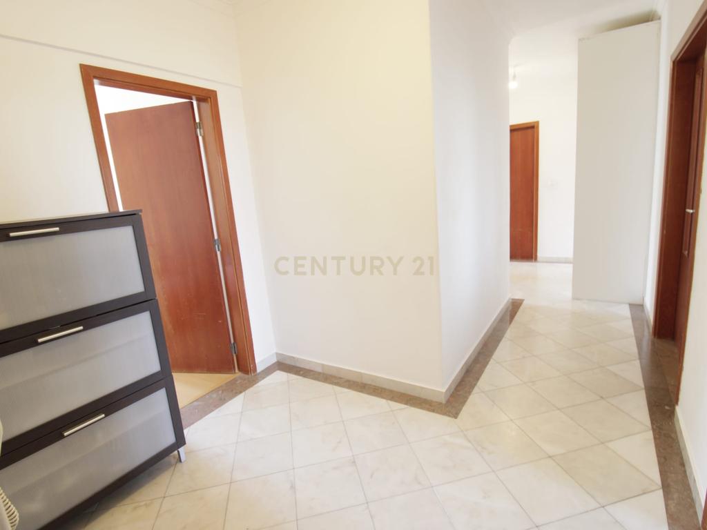 Apartamento T3 com Vista Serra em Alcabideche – Cascais - Image 16