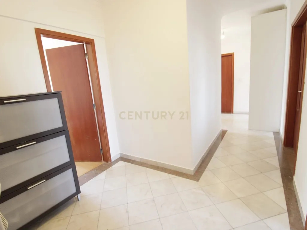 Apartamento T3 com Vista Serra em Alcabideche – Cascais - Image 16