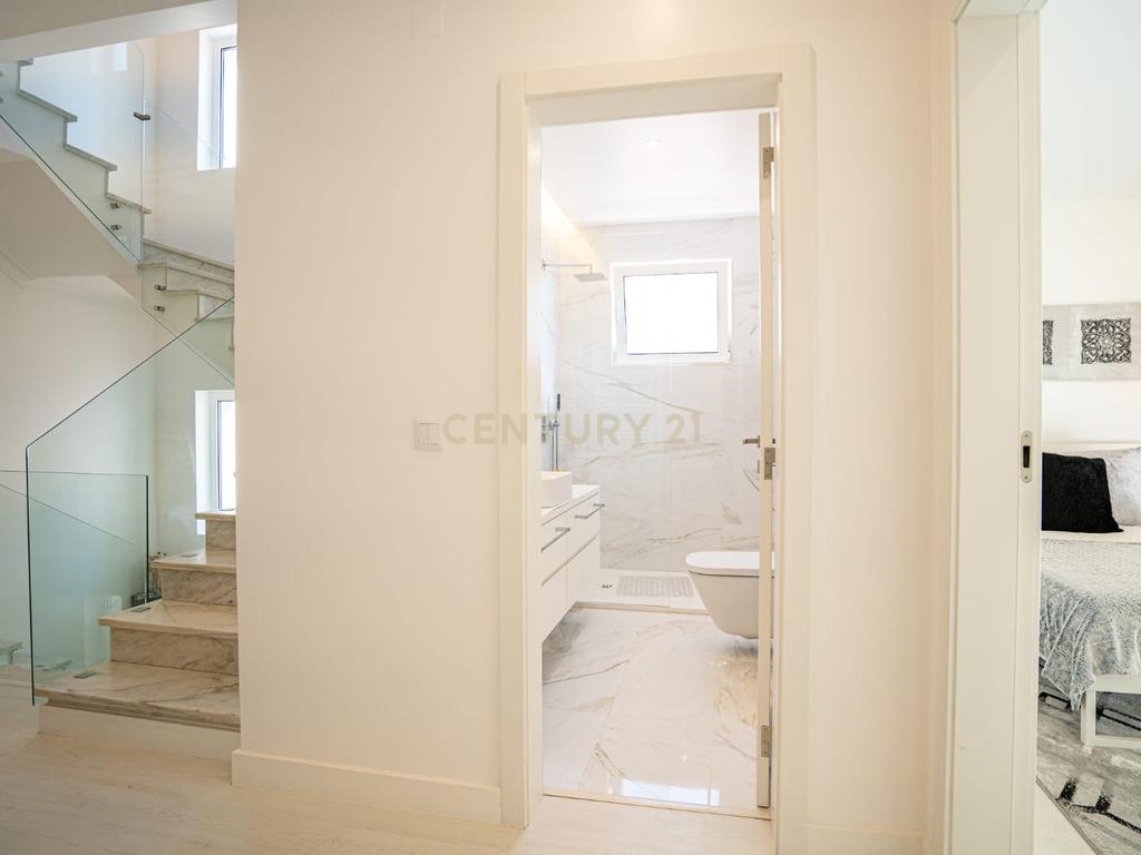 Moradia com piscina para arrendamento no Montijo — Zona do Saldanha - Image 20