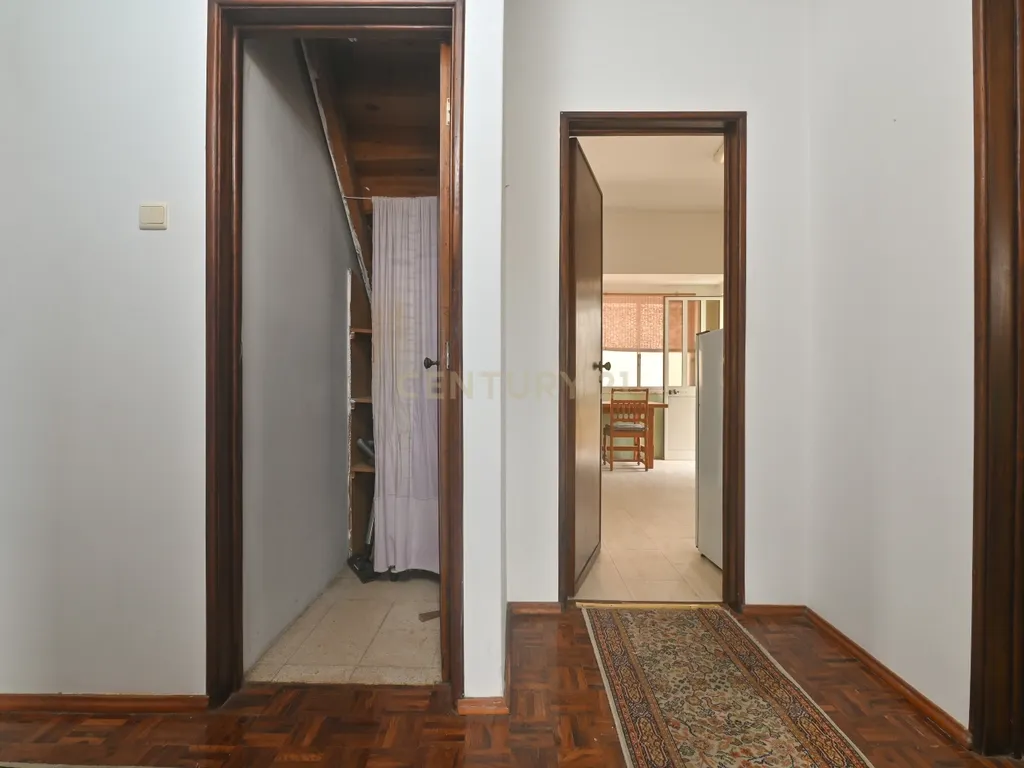 Moradia de gaveto com jardim, sotão e anexo - Porto Salvo (Oeiras) - Image 42