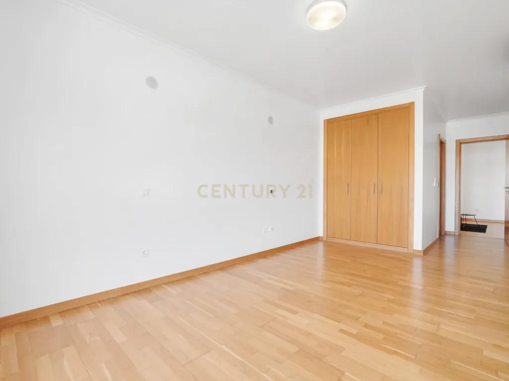 Apartamento T5 Duplex de Luxo para Arrendamento – Avenida do Brasil, Lisboa - Image 35