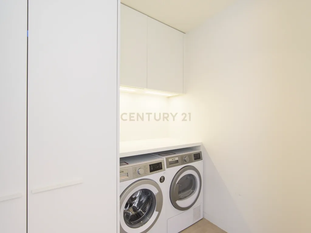 Apartamento T4 com Vista Mar em Condomínio Privado – Monte Estoril - Image 12