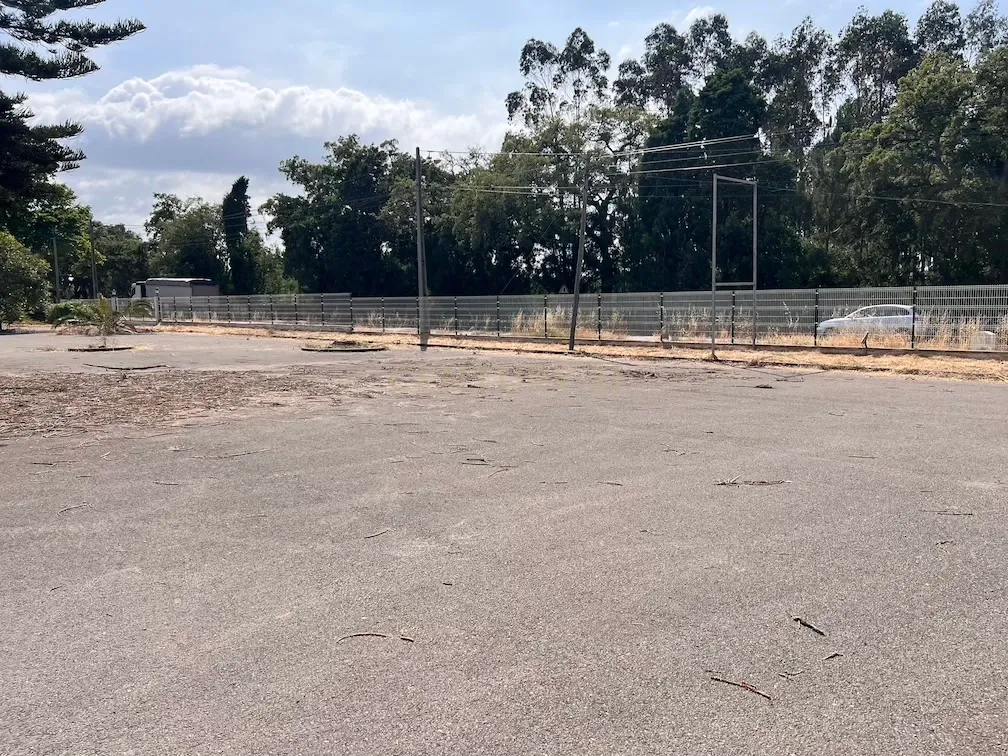 Pavilhão com grande potencial industrial/comercial junto à estrada principal em Albergaria – Juncal - Image 14