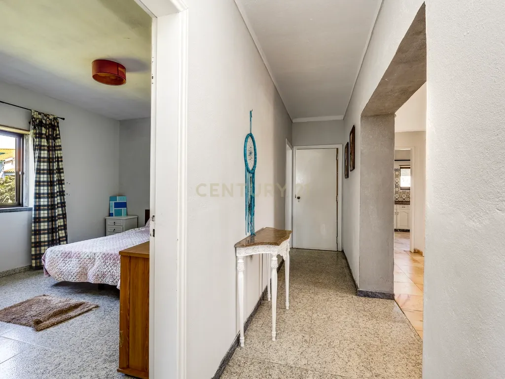 Moradia com Terreno Amplo e Vista Mar na Carvoeira - Image 19