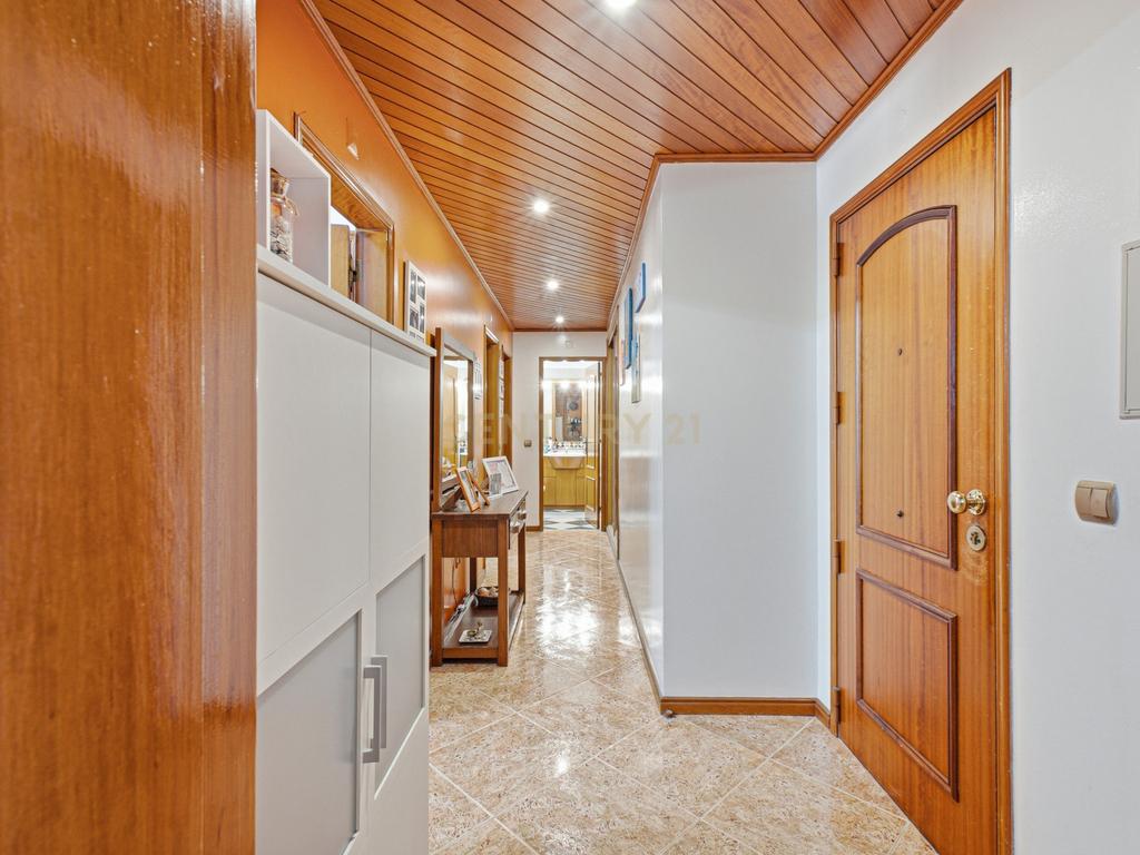 Apartamento T2 c/ Elevador | Fidalguinhos – Barreiro - Image 8
