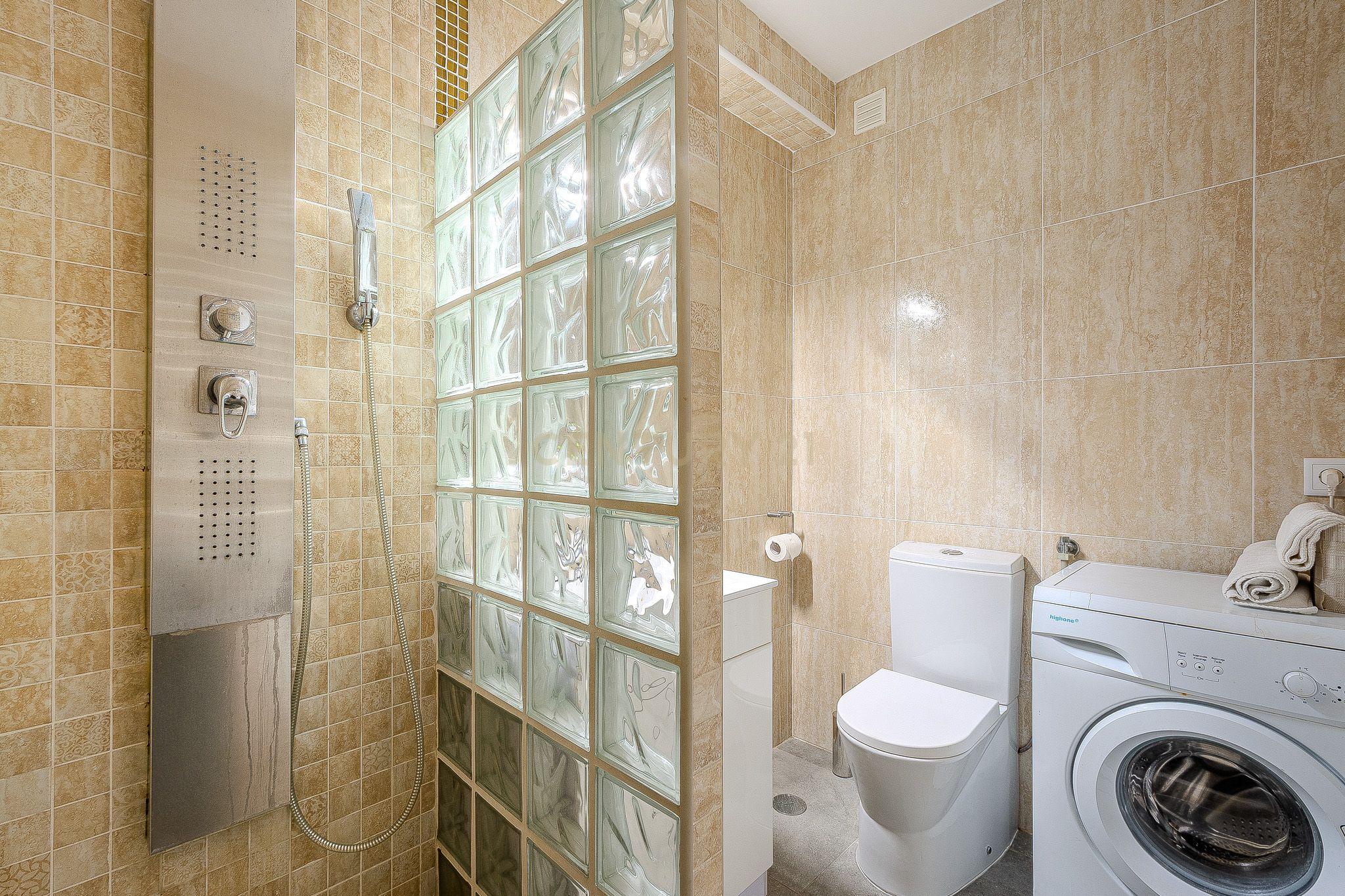 Apartamento T2 com Vista Mar na Primeira Linha de Praia – Quarteira - Image 17