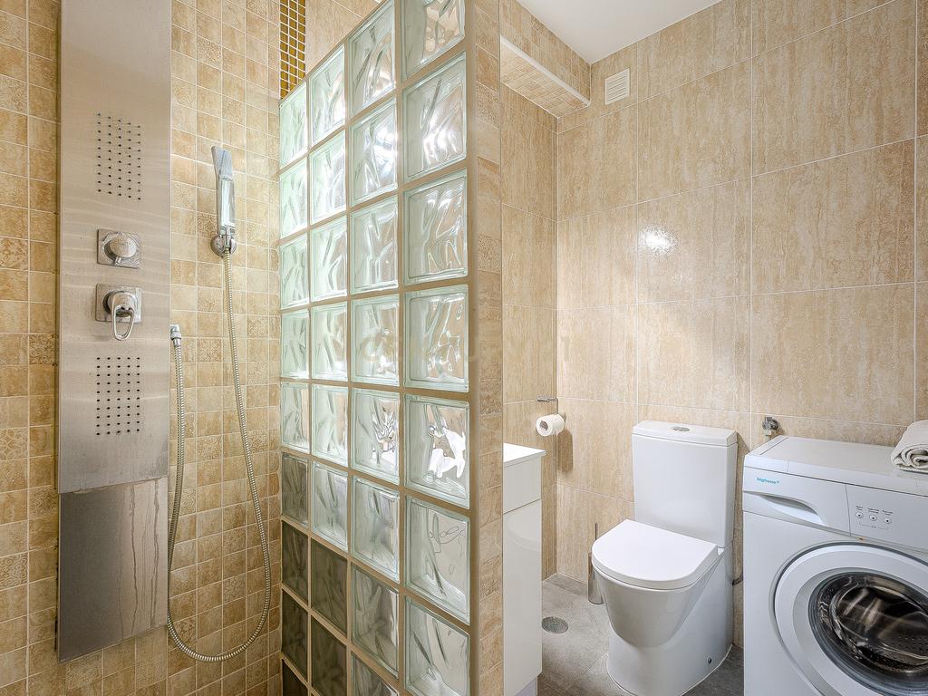 Apartamento T2 com Vista Mar na Primeira Linha de Praia – Quarteira - Image 17