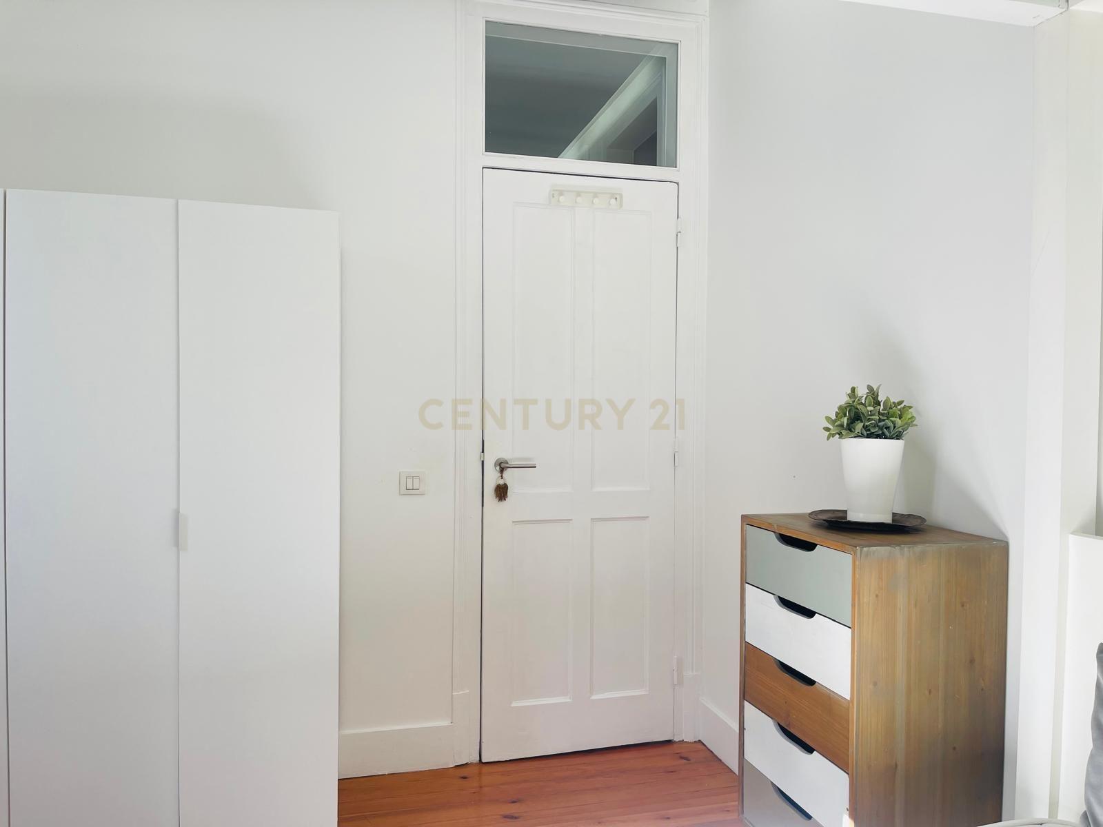 Apartamento T2 no Bairro Santos  - Image 11