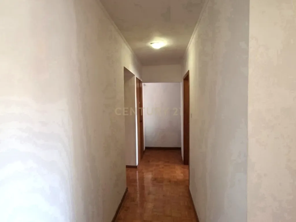 Apartamento T2 no Pragal / Monte Caparica com 2 elevadores e ótimo acesso de entrada ( mobilidade reduzida ) próximo da fertagus no Pragal e Praias - Image 10