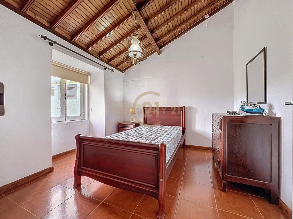 Casa T2 Típica e Acolhedora em São Sebastião, ideal para quem procura tranquilidade. - Image 6