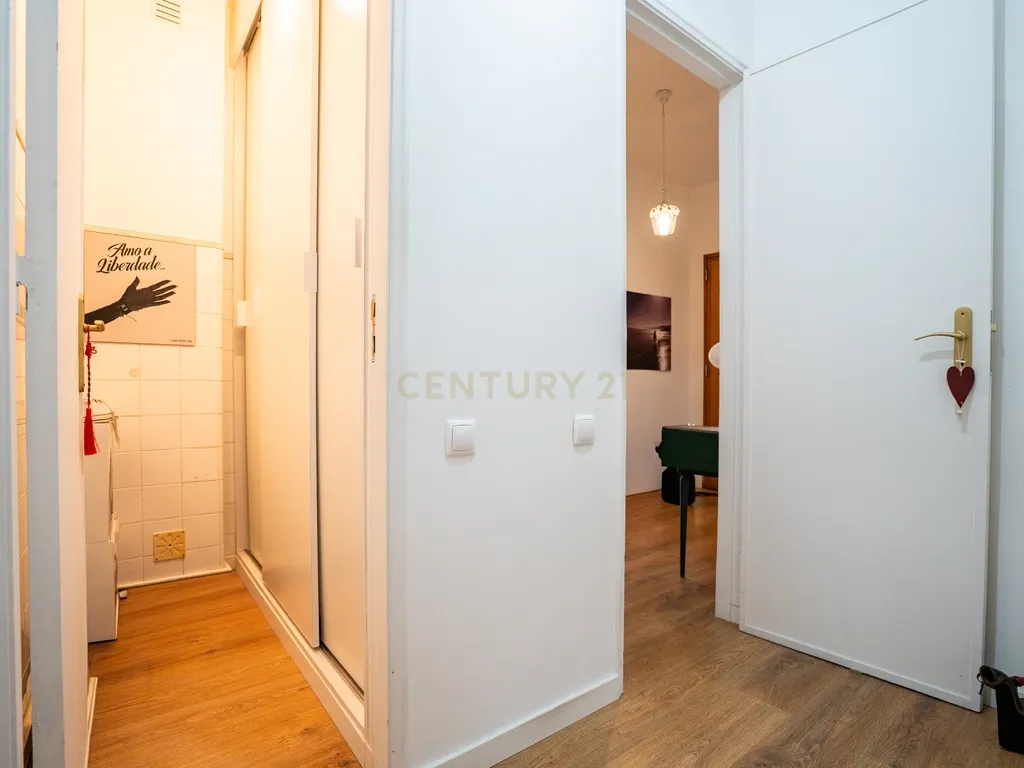 Apartamento T3 Transformado em T2 - Logradouro e Garagem BOX - Junto ao Tribunal e Parque Municipal - Montijo - Image 17