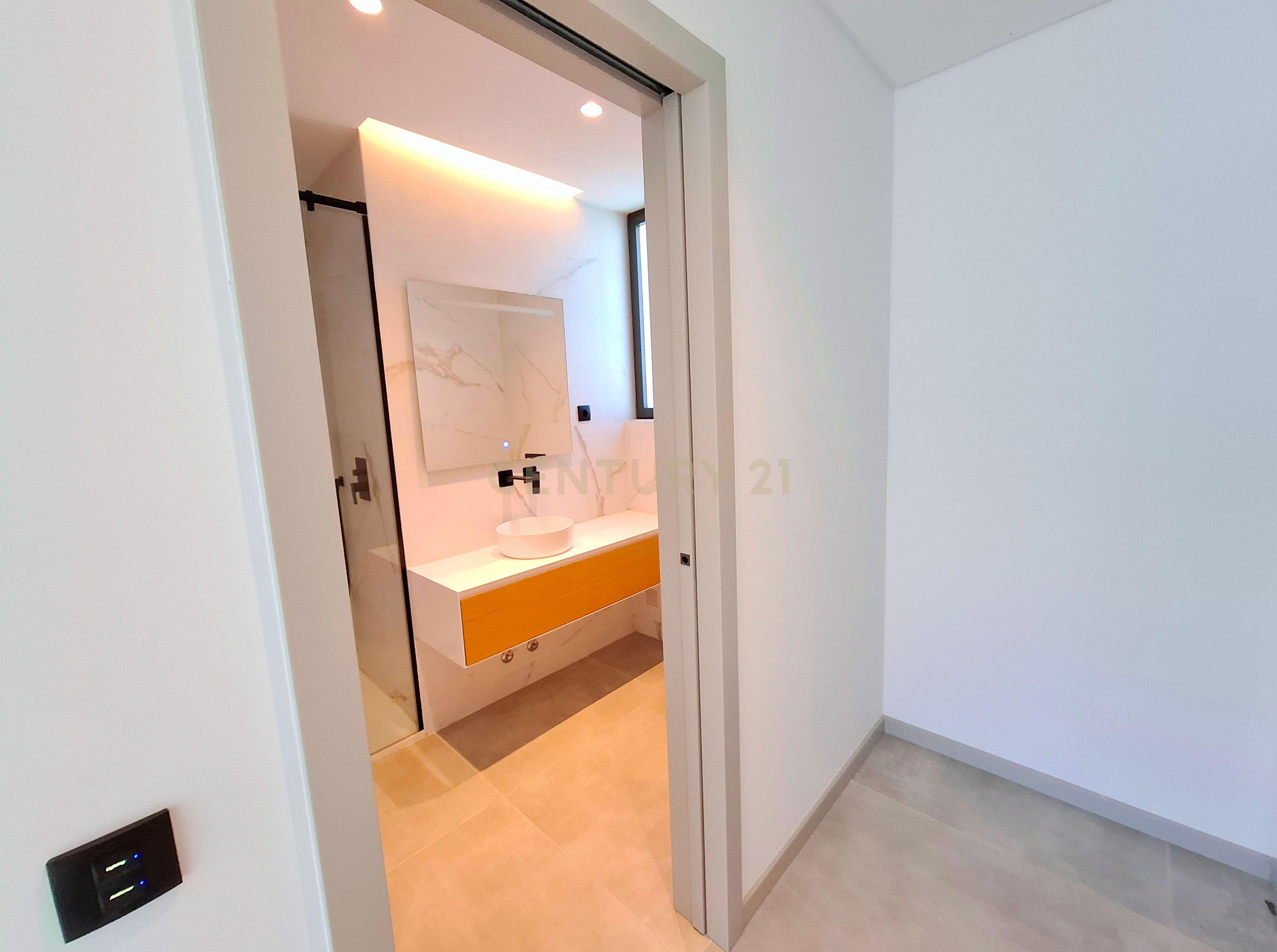 "Moradia Isolada Nova na Marina de Albufeira — Qualidade de Vida com Conforto Moderno" - Image 40