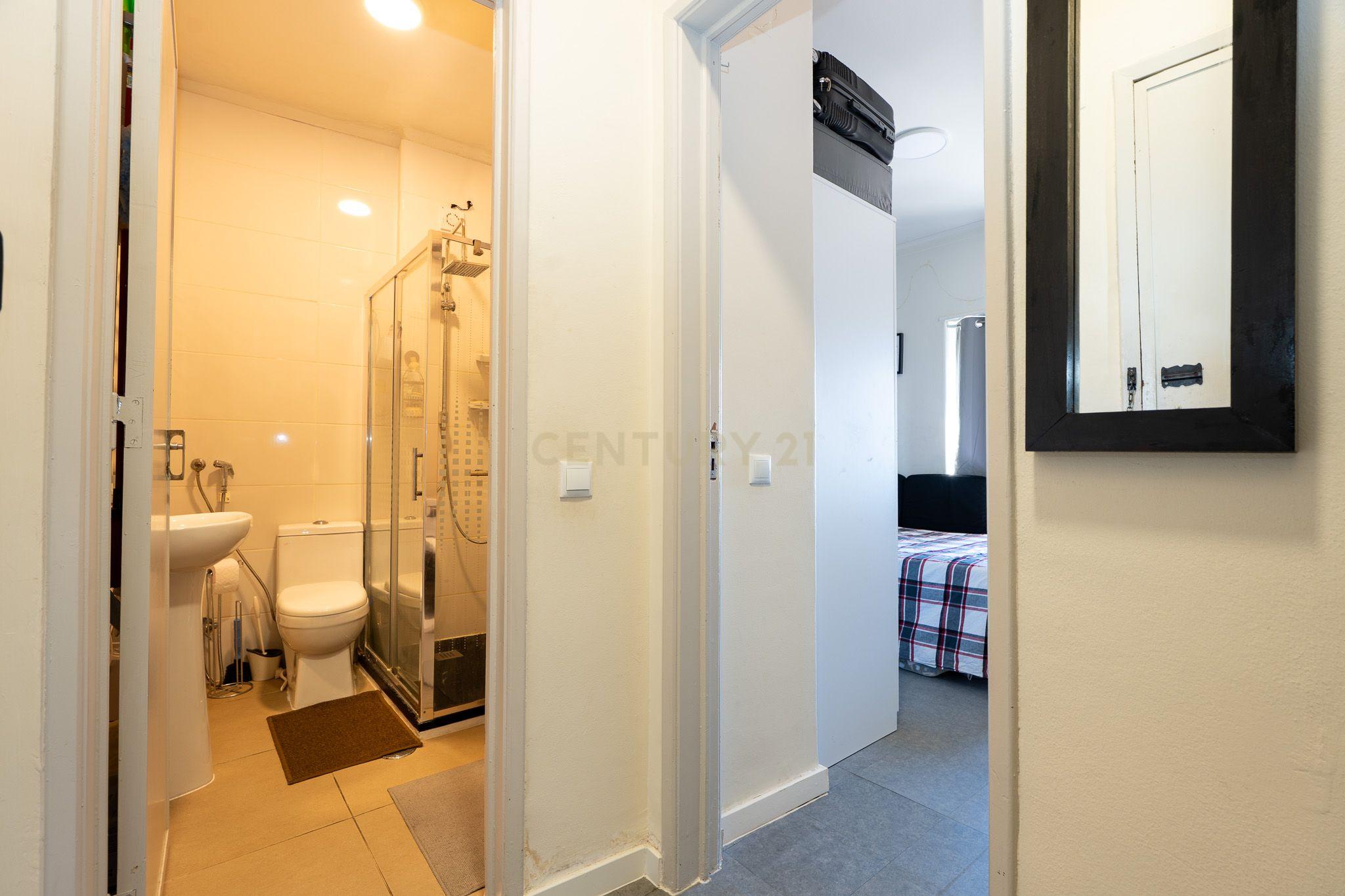 Apartamento T1 em Corroios com Luz Natural e Boa Localização - Image 8