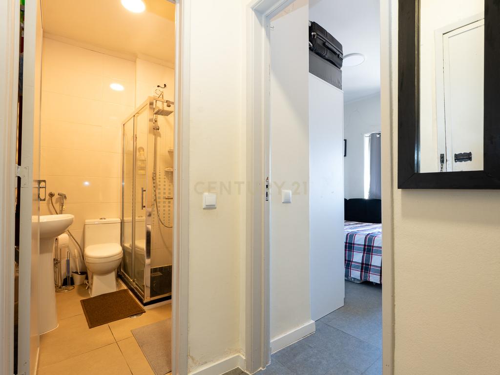 Apartamento T1 em Corroios com Luz Natural e Boa Localização - Image 8
