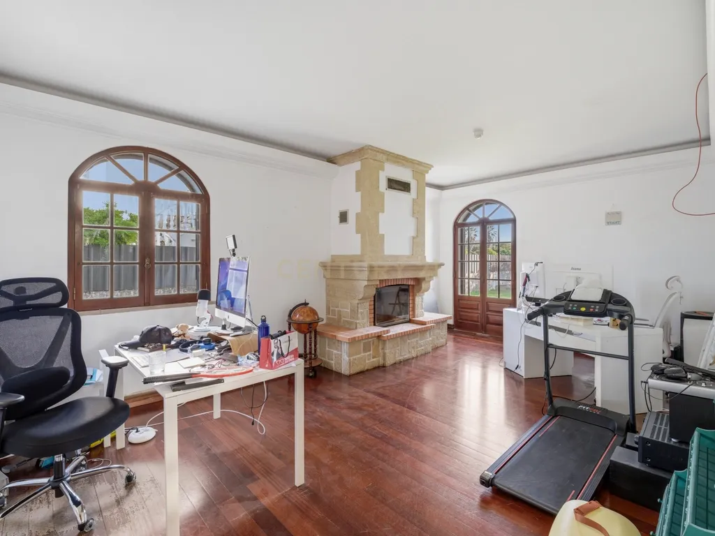 Quinta de Charme em Palmela – Renovada, Espaçosa e Pronta a Viver - Image 14