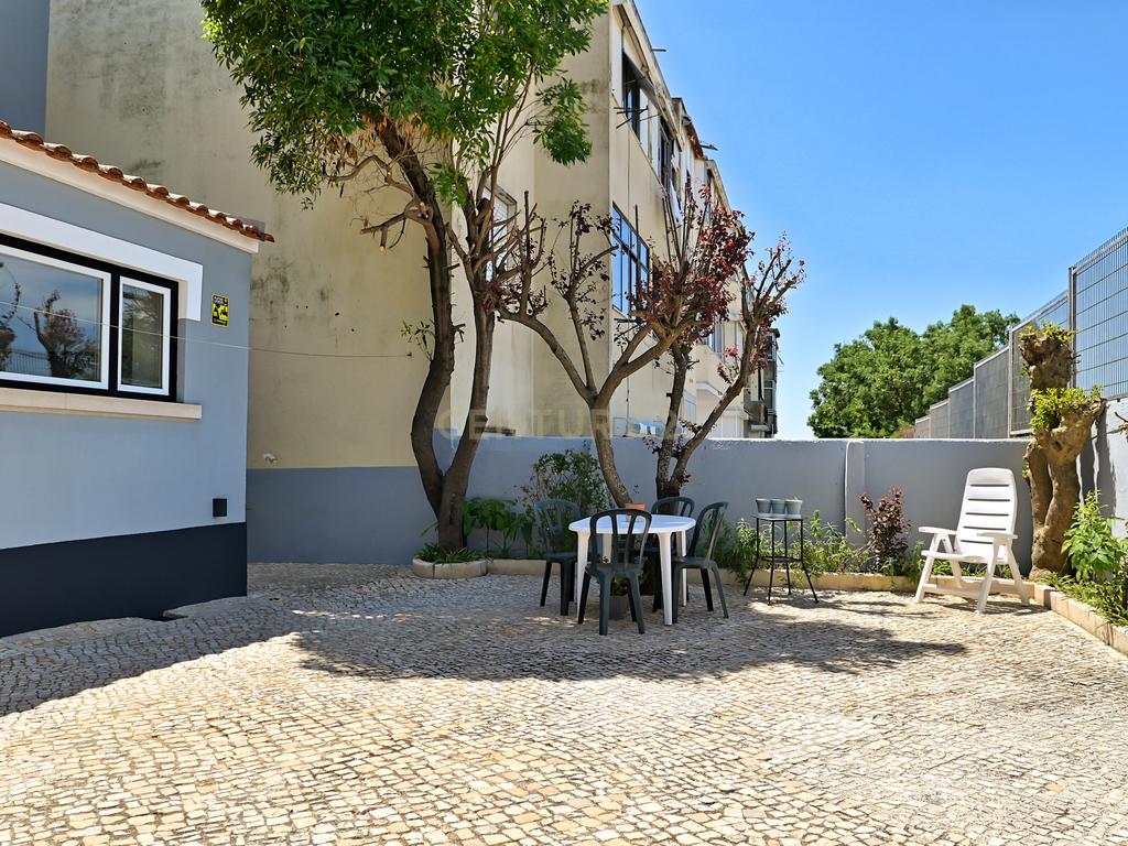 Moradia de Charme com vista Rio, Algés - Image 1