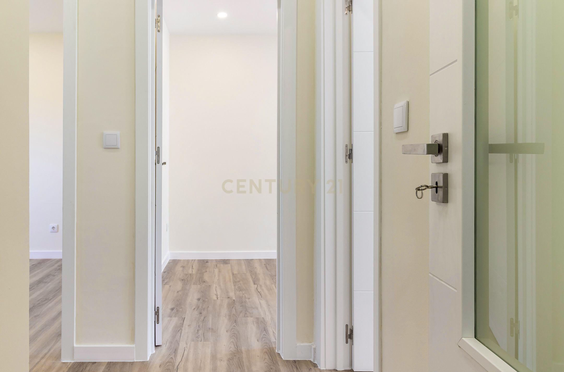 Fotografia 9 de Apartamento T4 integralmente renovado em Alvalade, Lisboa. Em Venda!