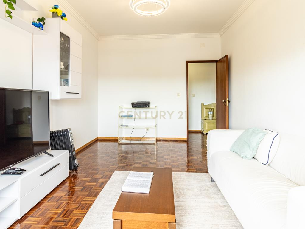 Apartamento T3 com Varanda na Quinta do Conde – 3º Andar  - Image 3